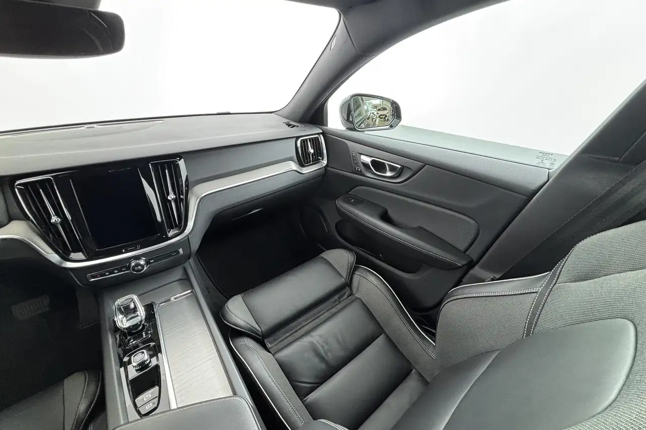 Volvo V60 2.0 B3 Plus Dark – Scandinavisch design met karakt, миниатюра 21