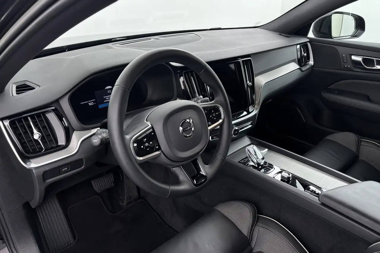 Volvo V60 2.0 B3 Plus Dark – Scandinavisch design met karakt, миниатюра 2