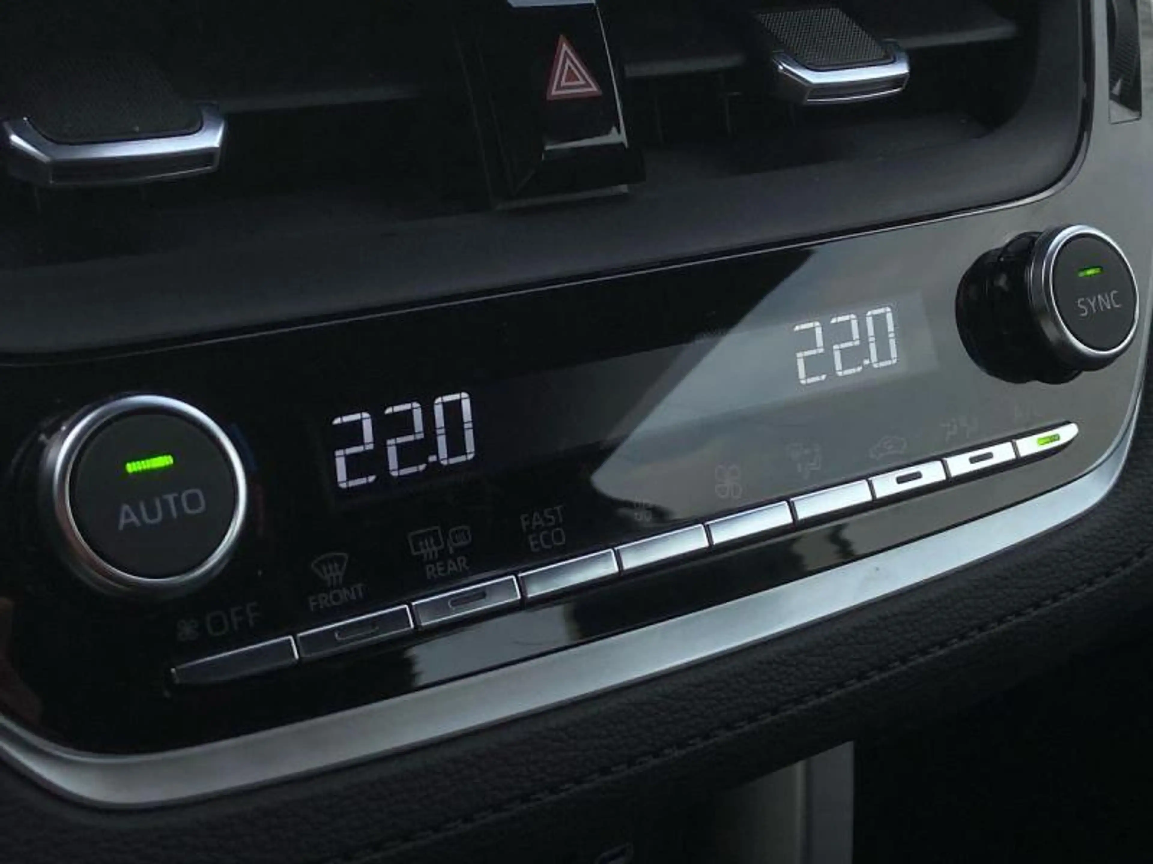 Toyota Corolla Cross Style+cam+gps+sens V+A — photo 13