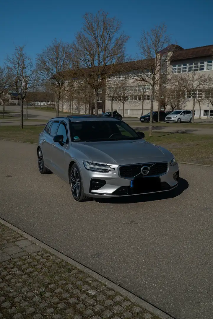 Volvo V60 R Design AWD Grau - 1