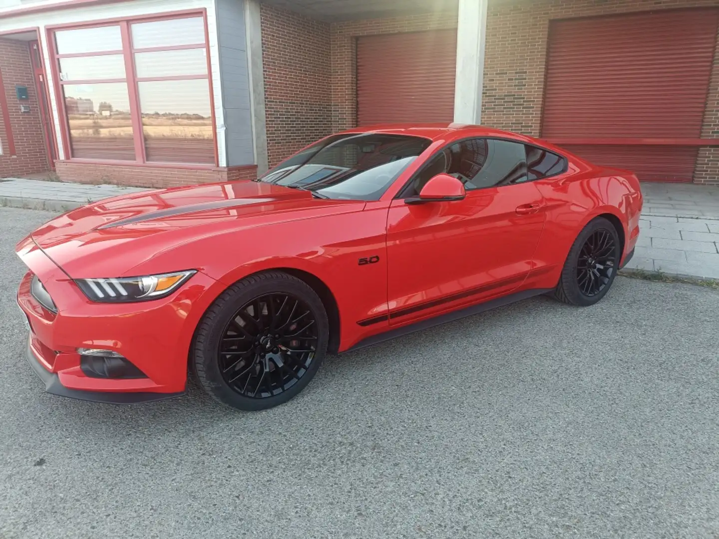 Ford Mustang Fastback 5.0 Ti-VCT GT Rojo - 2