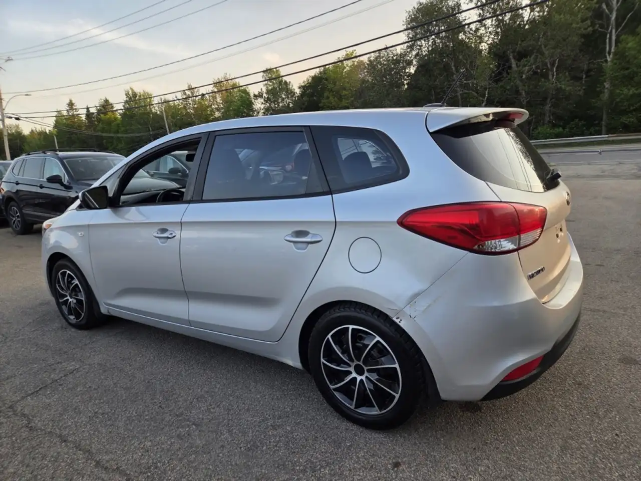 Kia Rondo снимка Kia Rondo