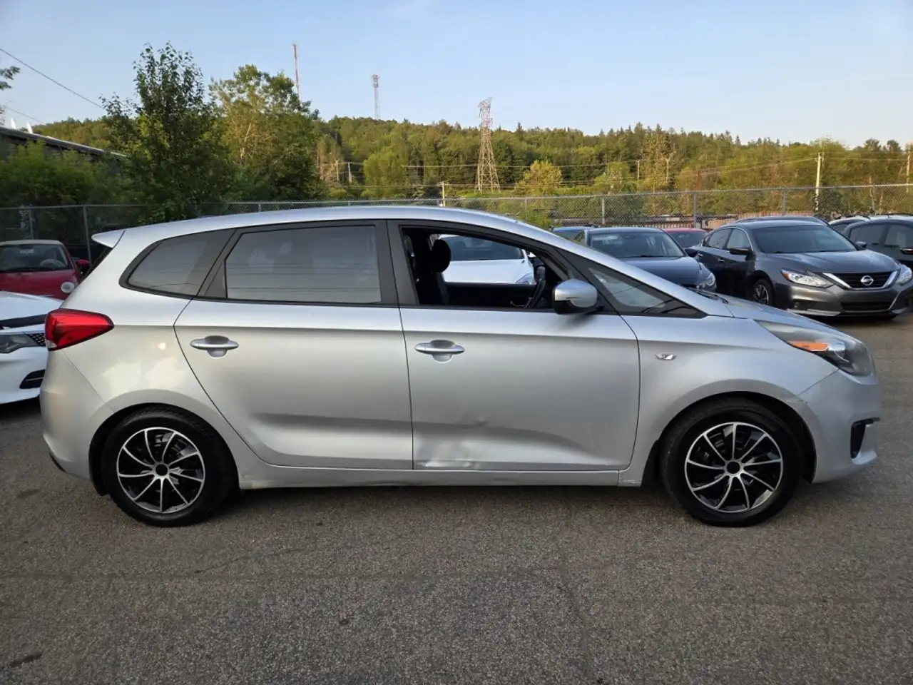Kia Rondo снимка Kia Rondo