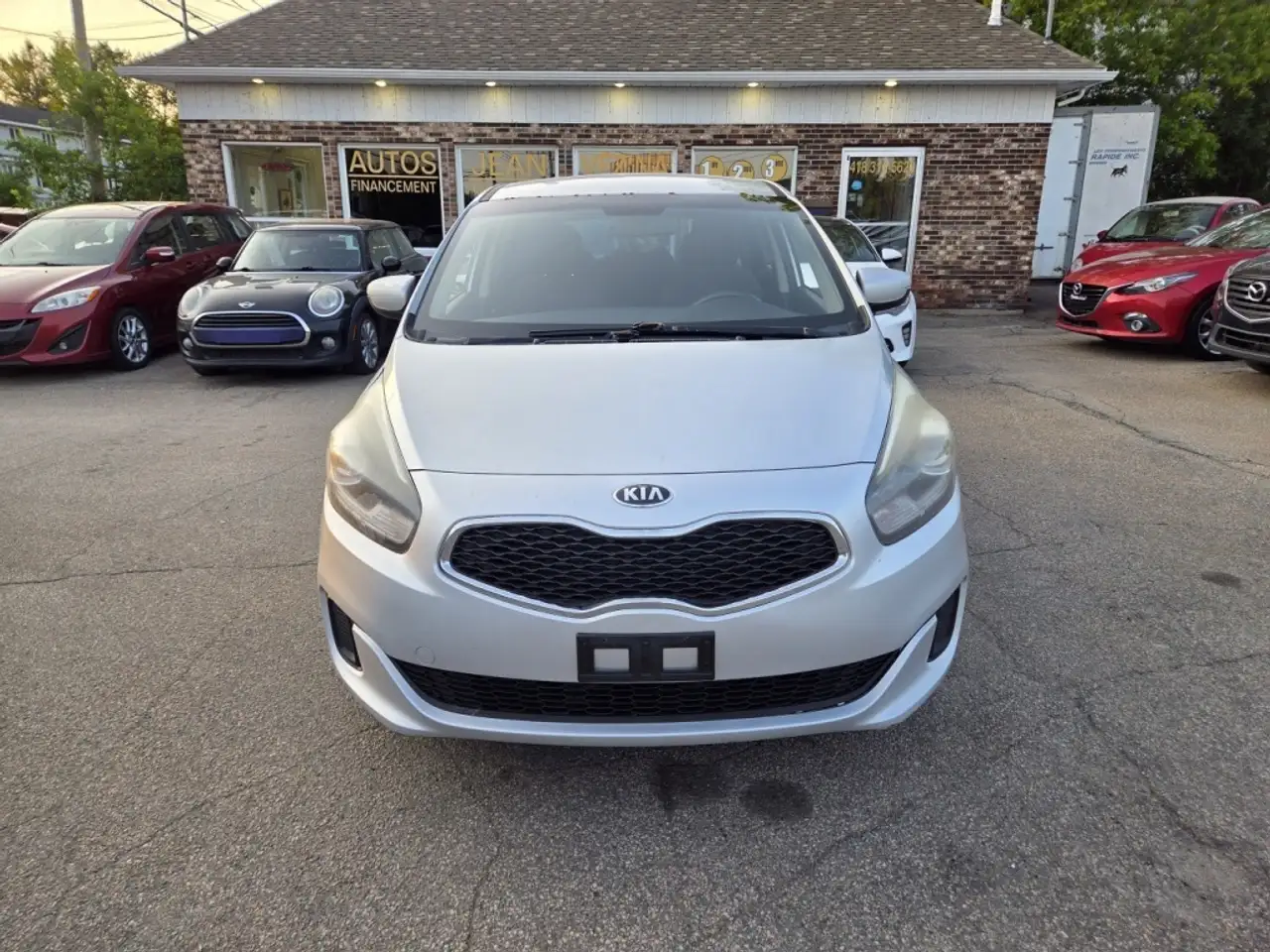 Kia Rondo снимка Kia Rondo