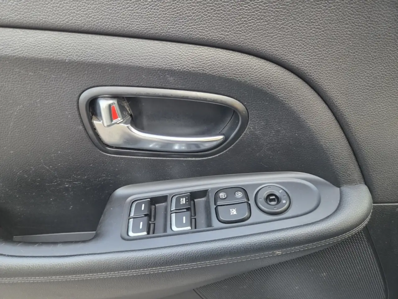 Kia Rondo снимка Kia Rondo
