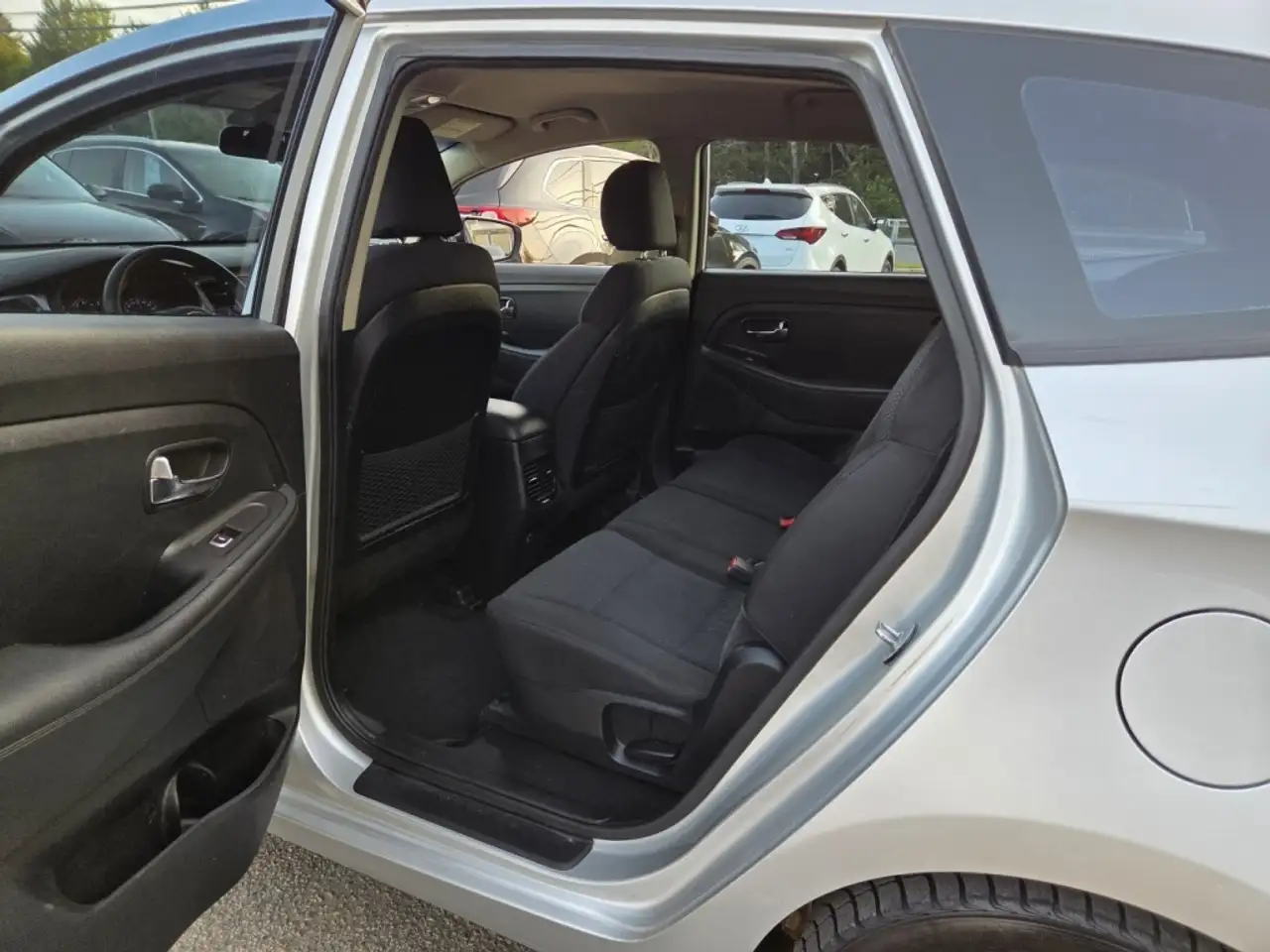 Kia Rondo снимка Kia Rondo