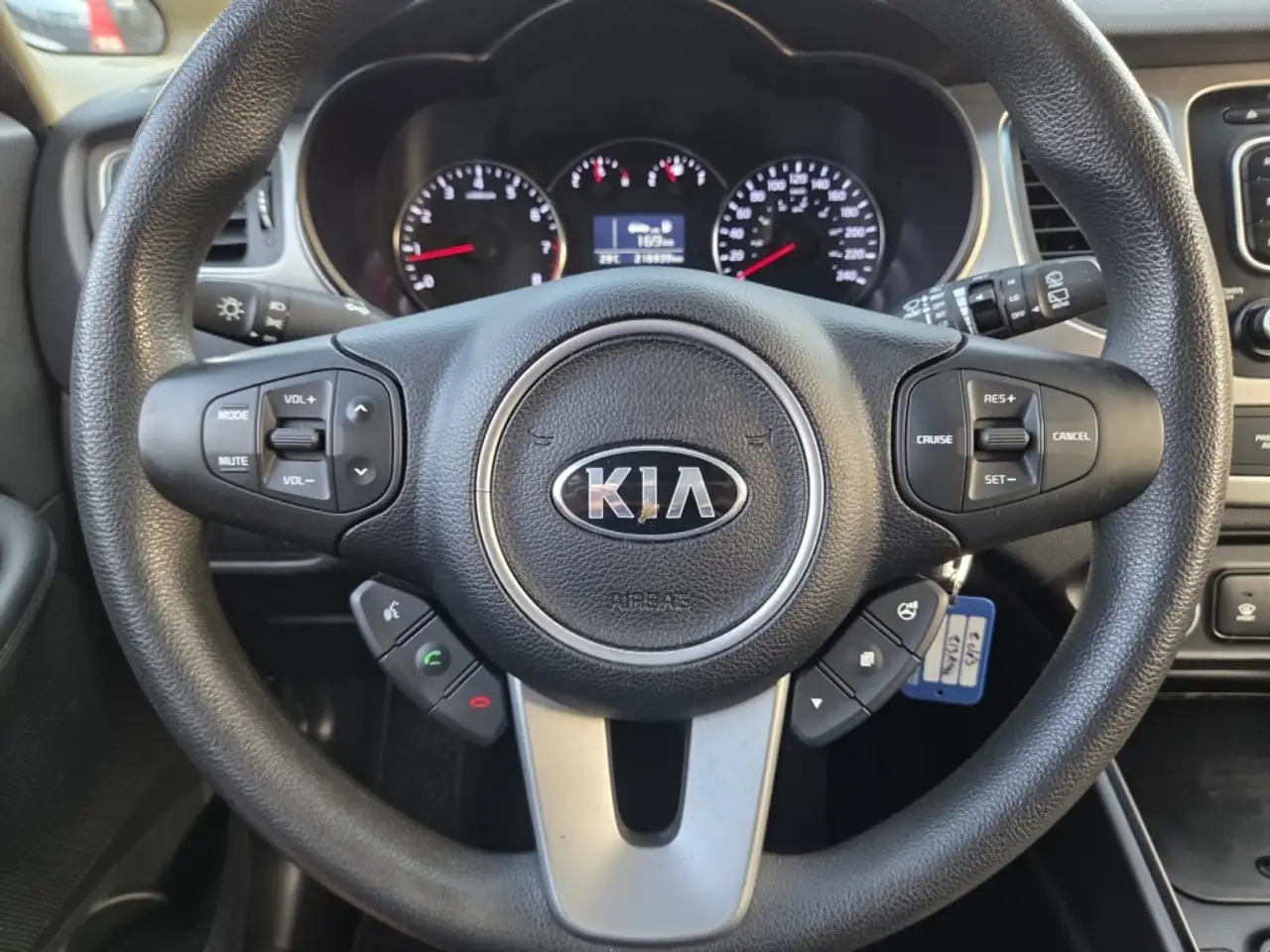 Kia Rondo снимка Kia Rondo