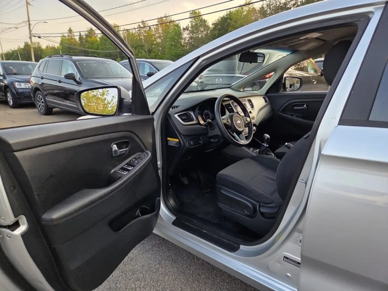 Kia Rondo снимка Kia Rondo