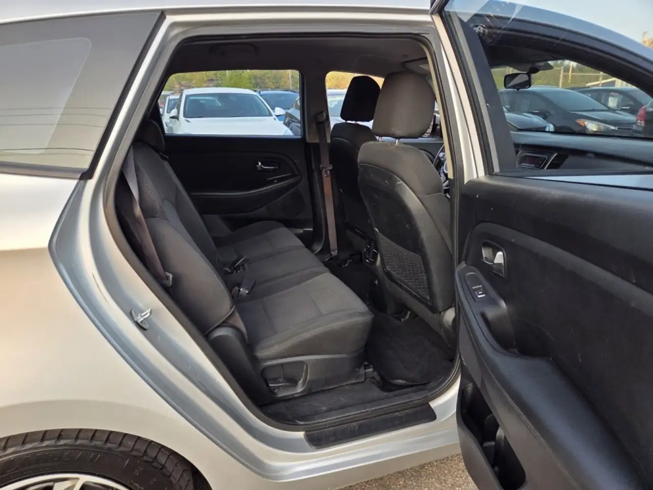 Kia Rondo снимка Kia Rondo