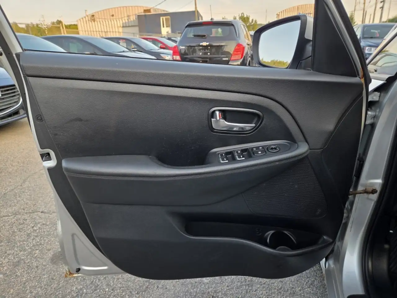 Kia Rondo снимка Kia Rondo