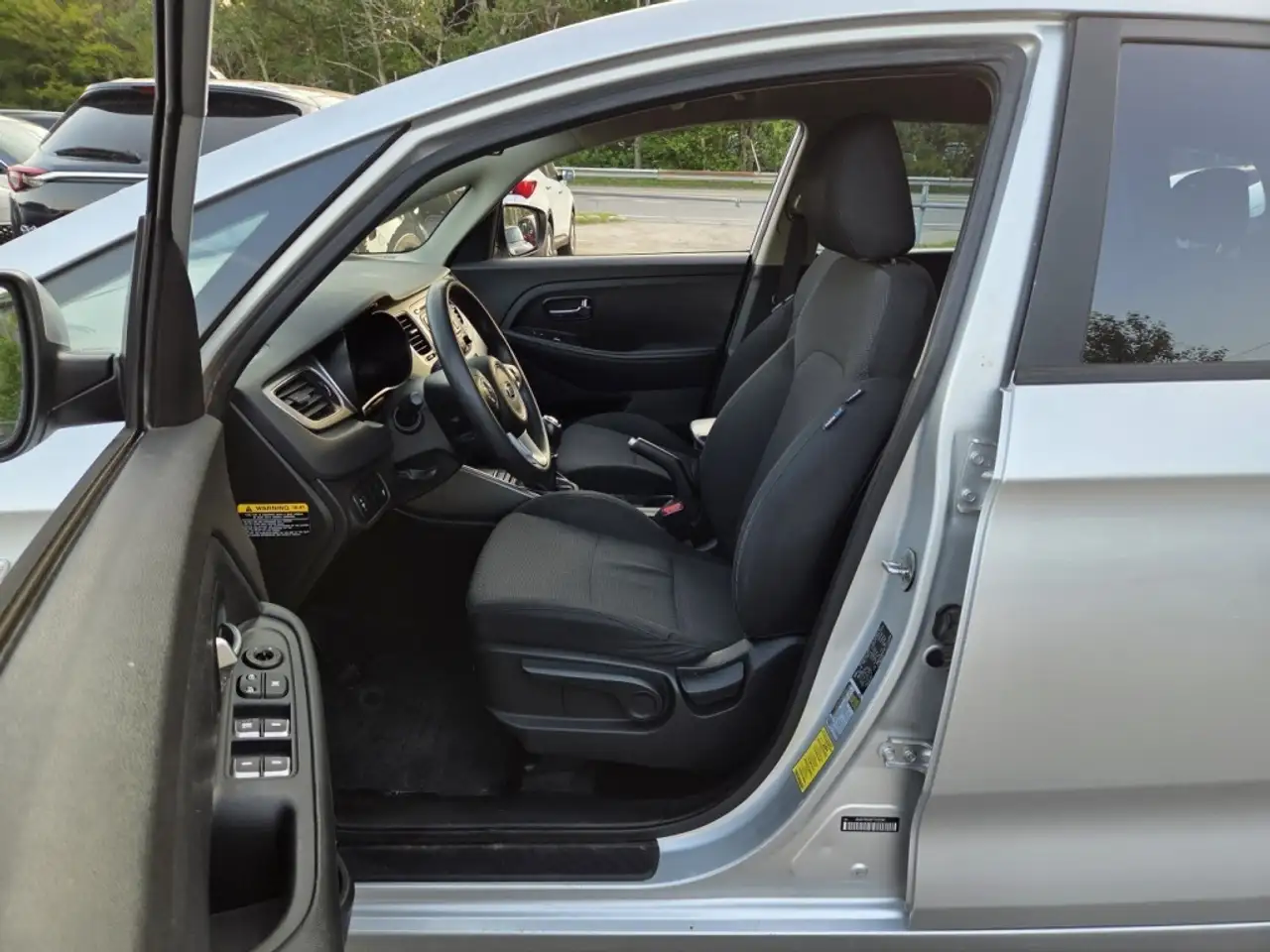 Kia Rondo снимка Kia Rondo