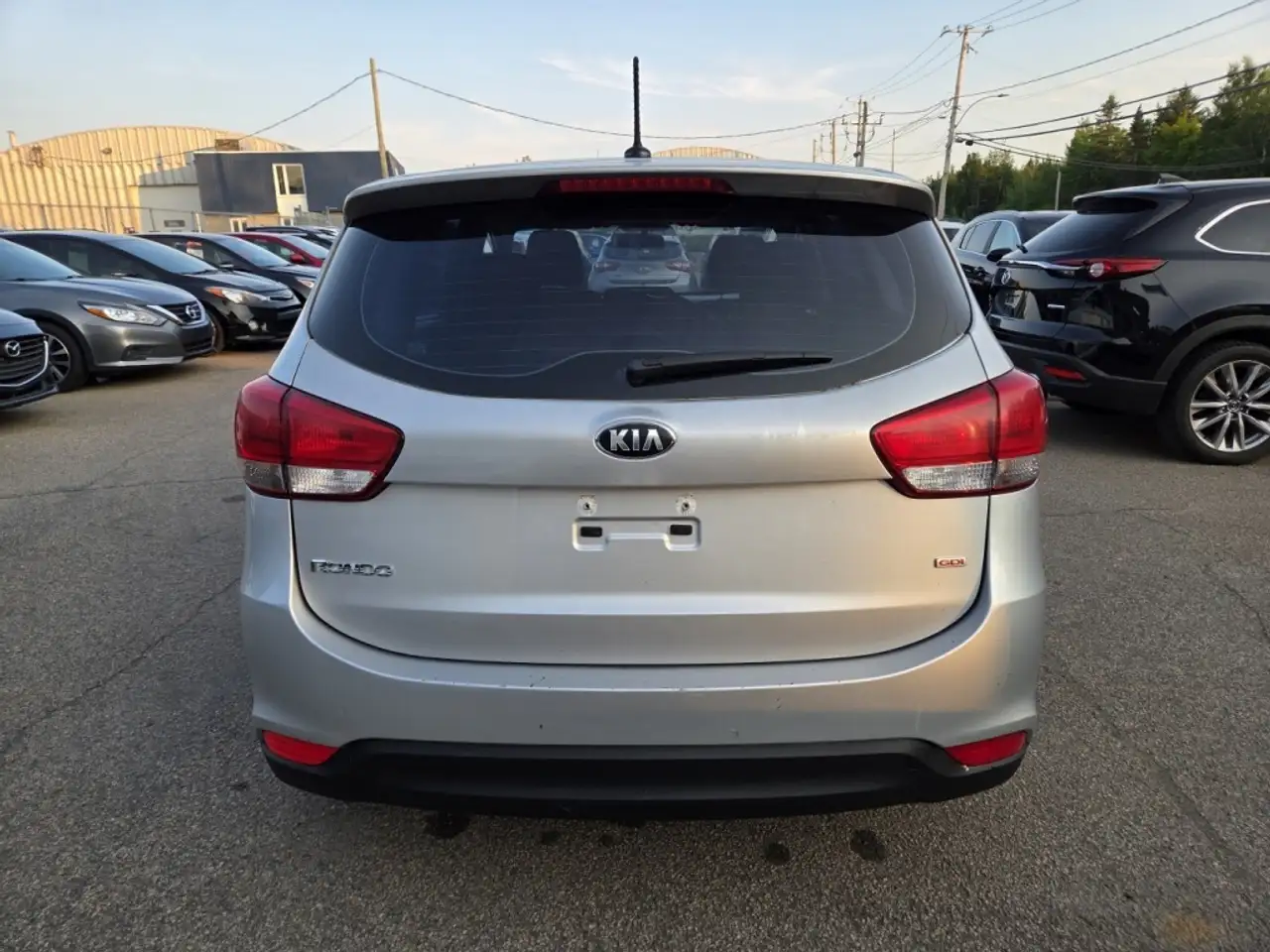 Kia Rondo снимка Kia Rondo