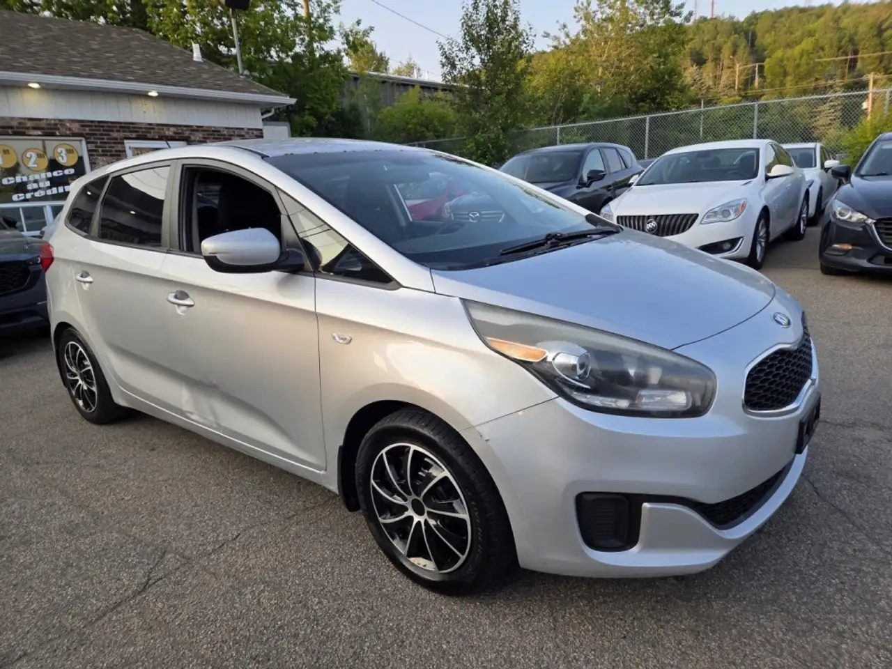 Kia Rondo снимка Kia Rondo
