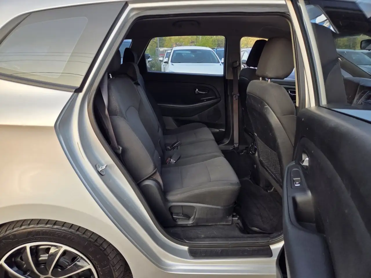 Kia Rondo снимка Kia Rondo