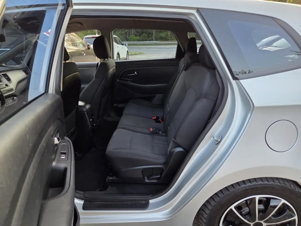 Kia Rondo снимка Kia Rondo