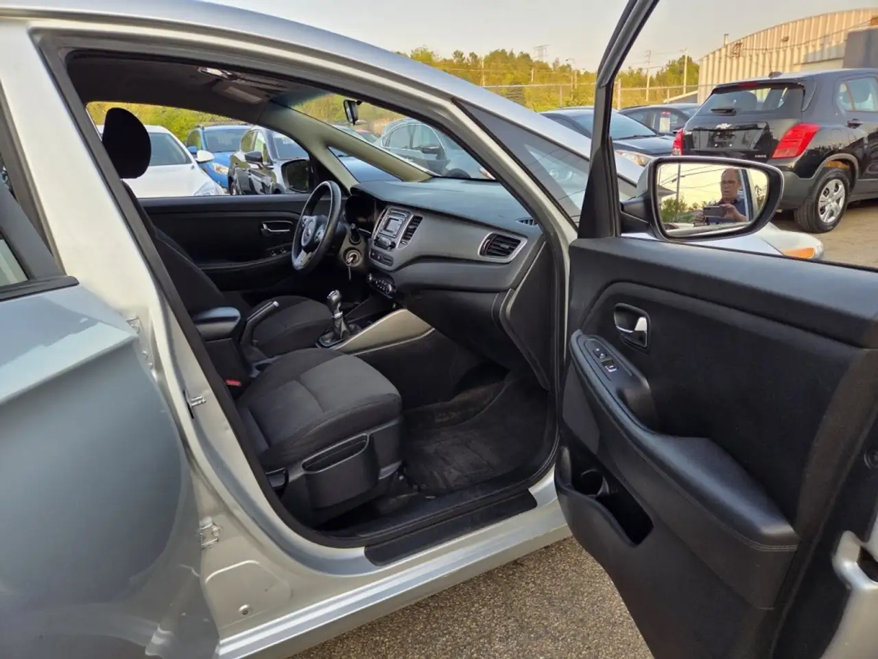 Kia Rondo снимка Kia Rondo