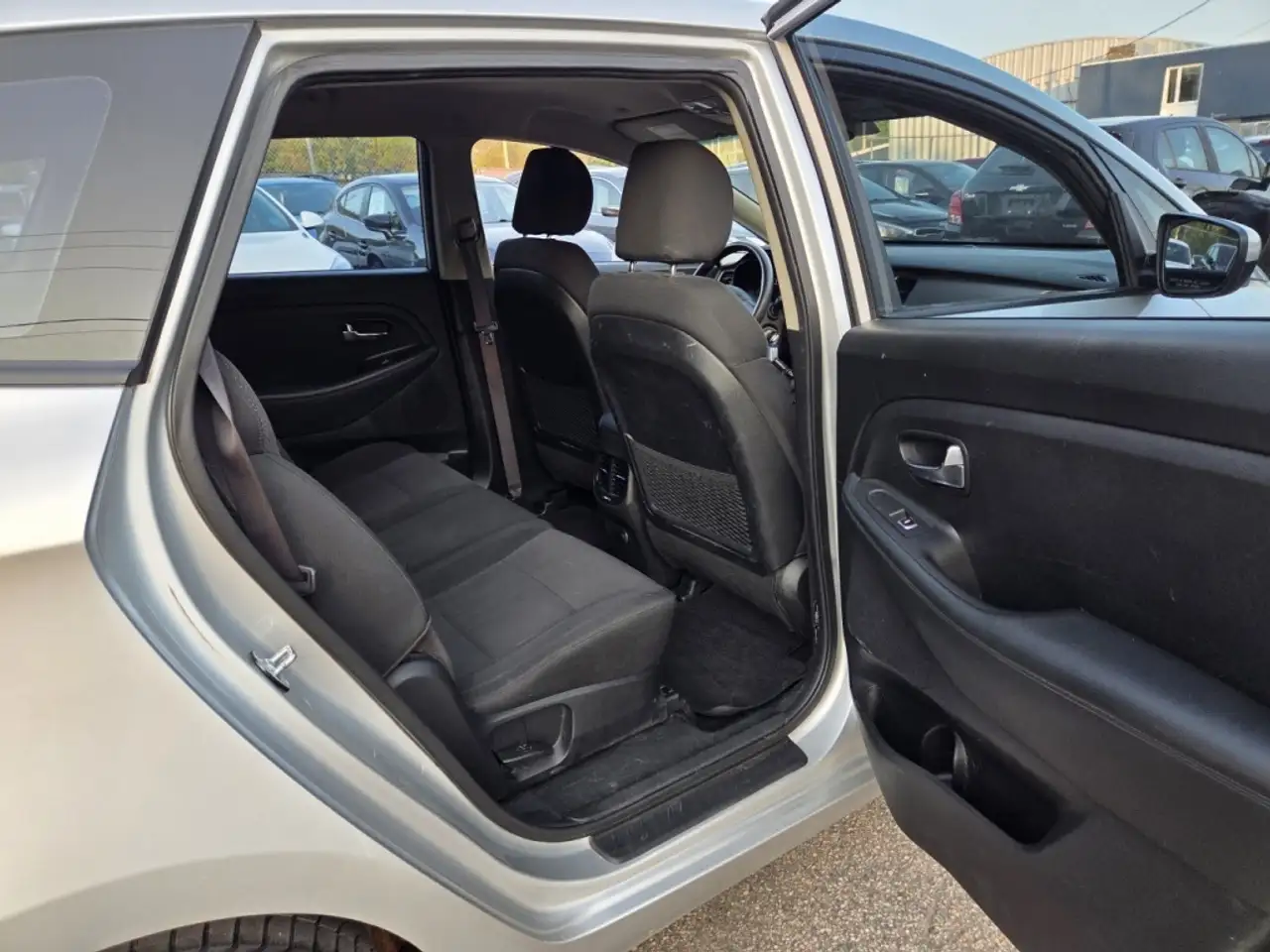 Kia Rondo снимка Kia Rondo