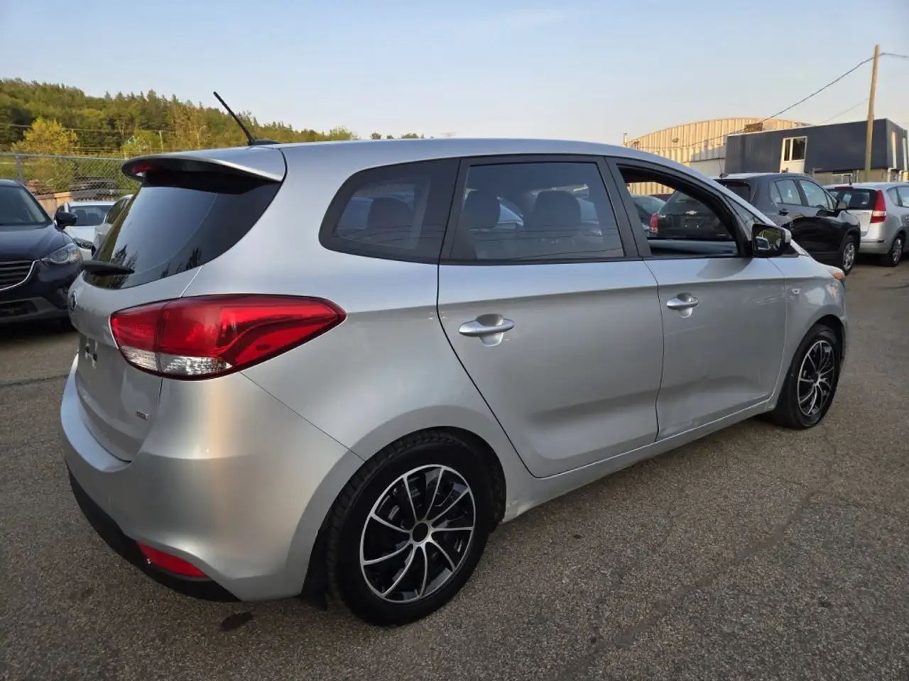 Kia Rondo снимка Kia Rondo
