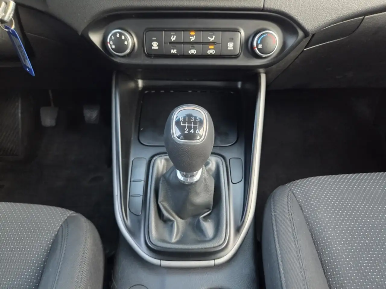 Kia Rondo снимка Kia Rondo