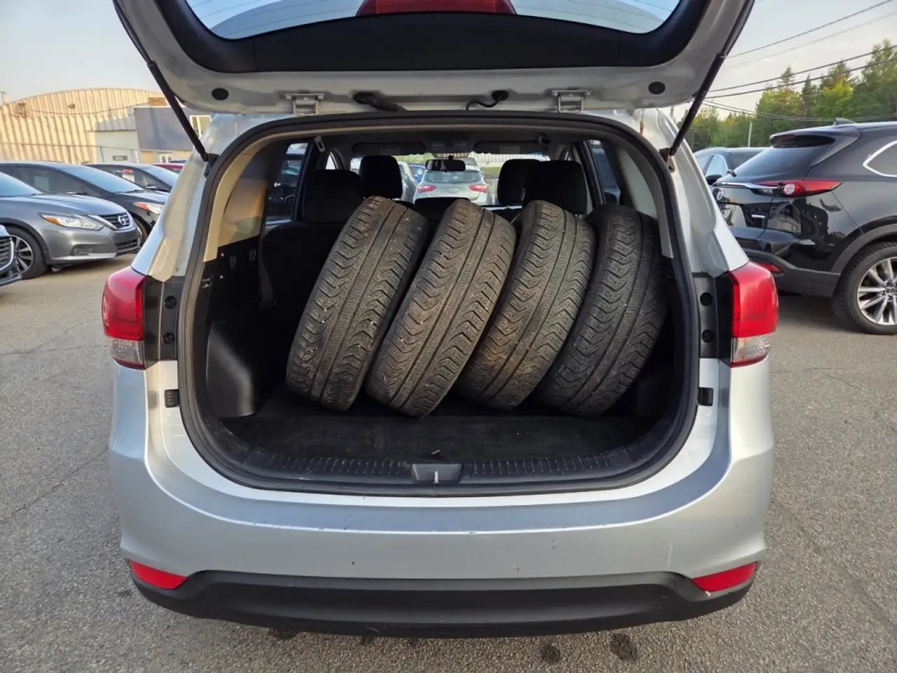 Kia Rondo снимка Kia Rondo