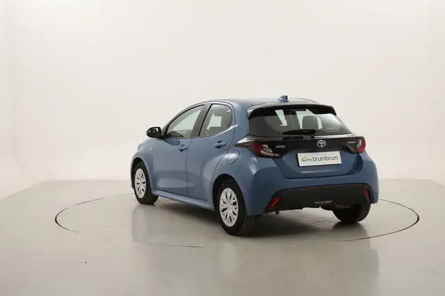 Toyota Yaris view 3