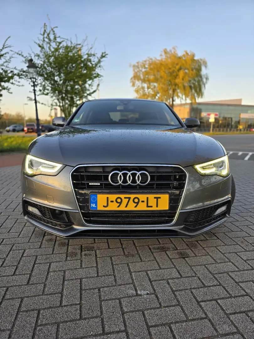 Audi A5 2.0 TFSI 3x S-Line Quatro Grijs - 1
