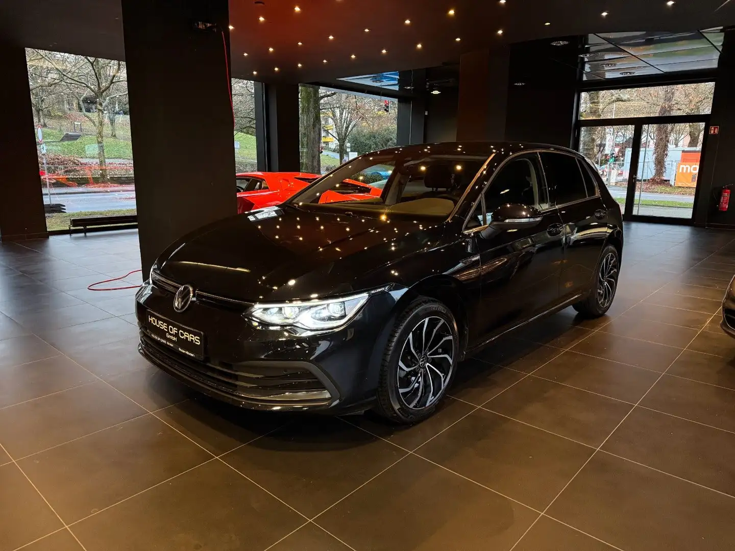 Volkswagen Golf VIII Lim. Style eTSI*IQ.Drive*Kamera*Memory Zwart - 1