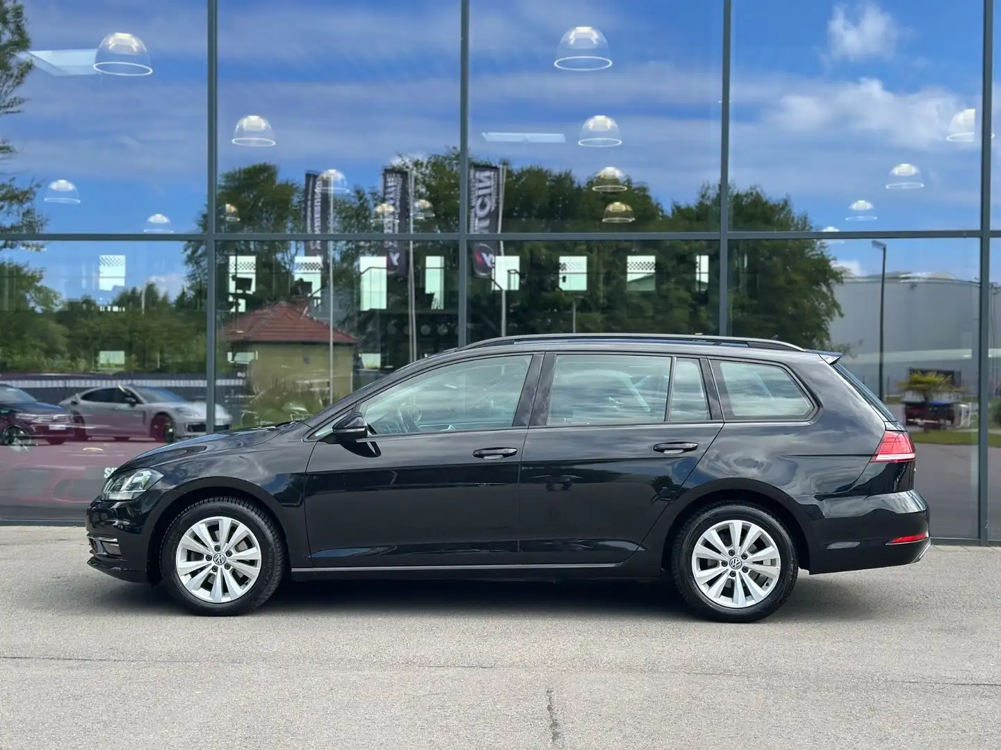Volkswagen Golf 1.6 TDI DSG Comfort Variant S-H/NAV/AHK/ACC Schwarz - 2