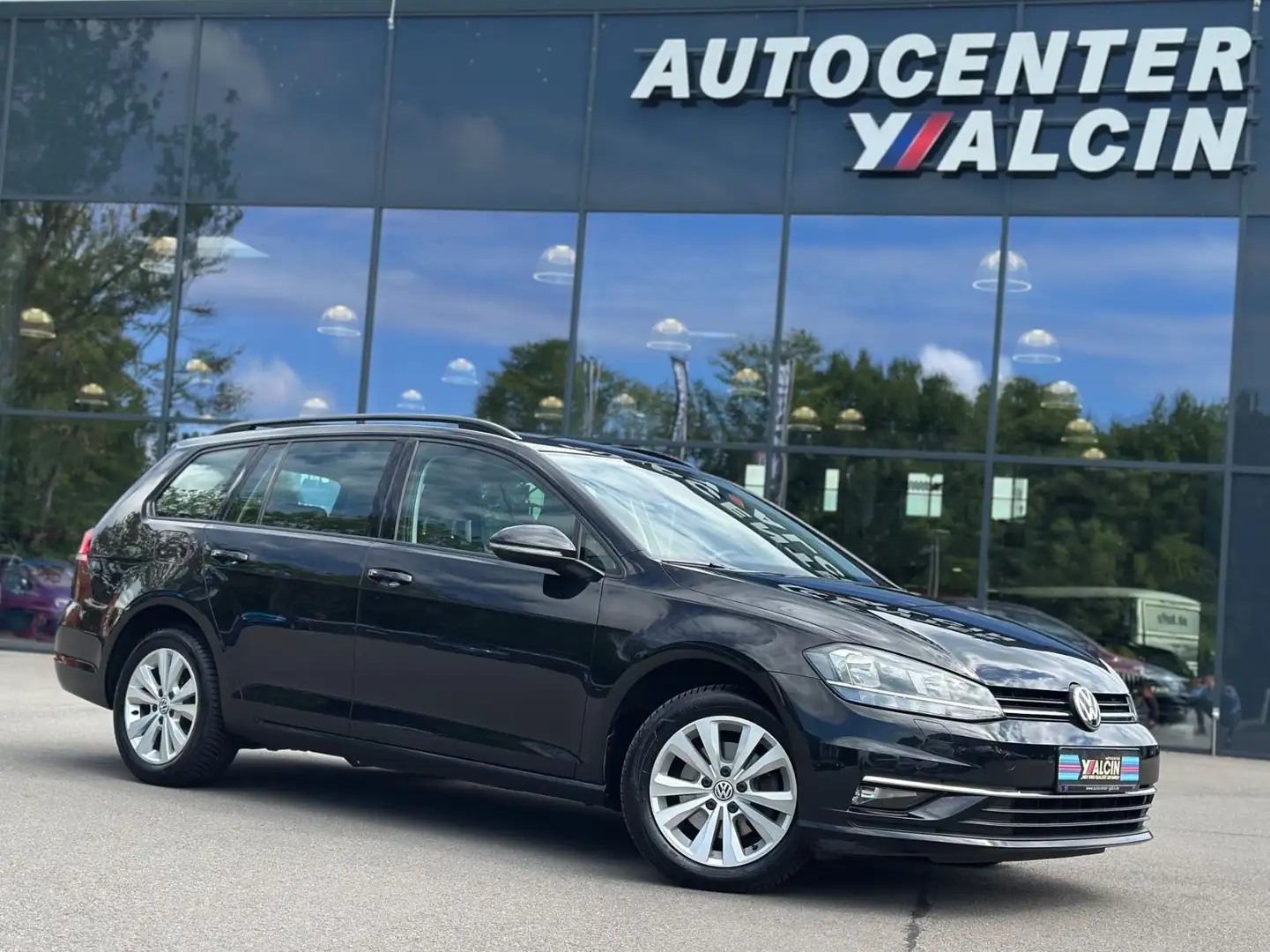 Volkswagen Golf 1.6 TDI DSG Comfort Variant S-H/NAV/AHK/ACC Schwarz - 1