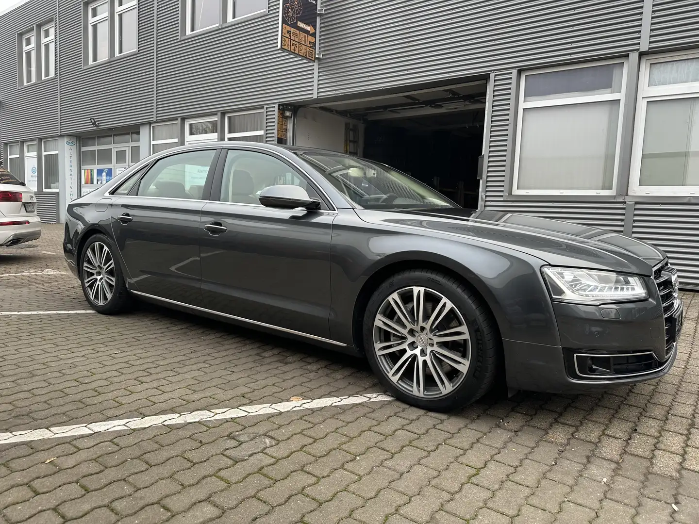 Audi A8 4.2 TDI clean diesel L quattro - 1