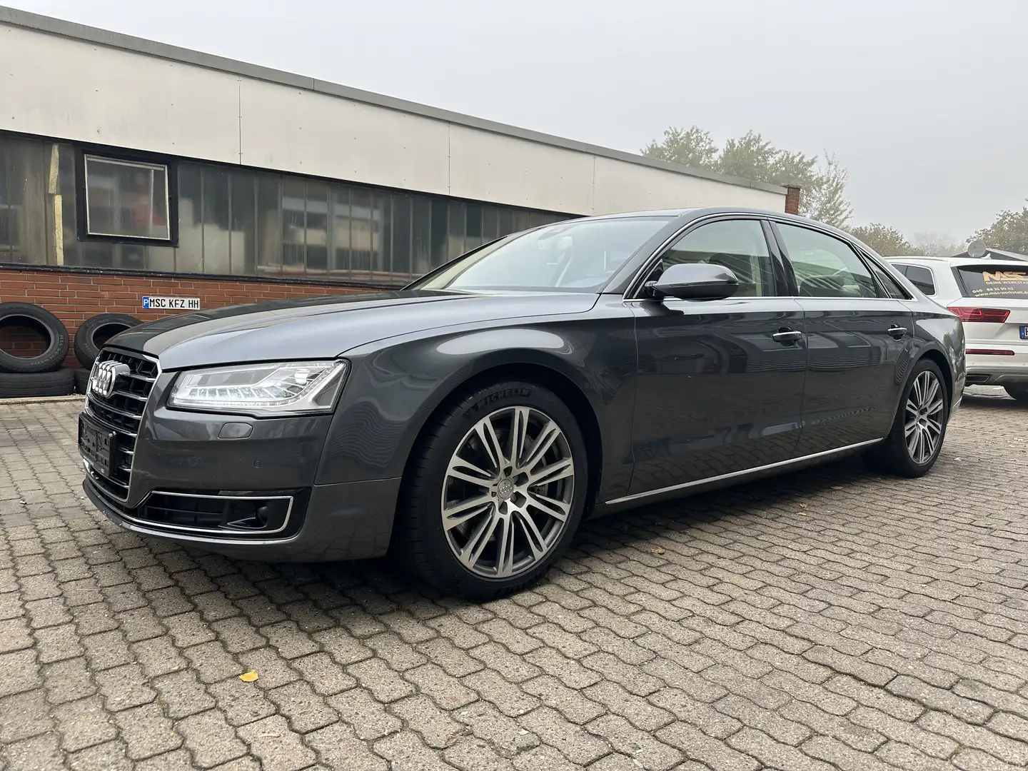 Audi A8 4.2 TDI clean diesel L quattro - 2