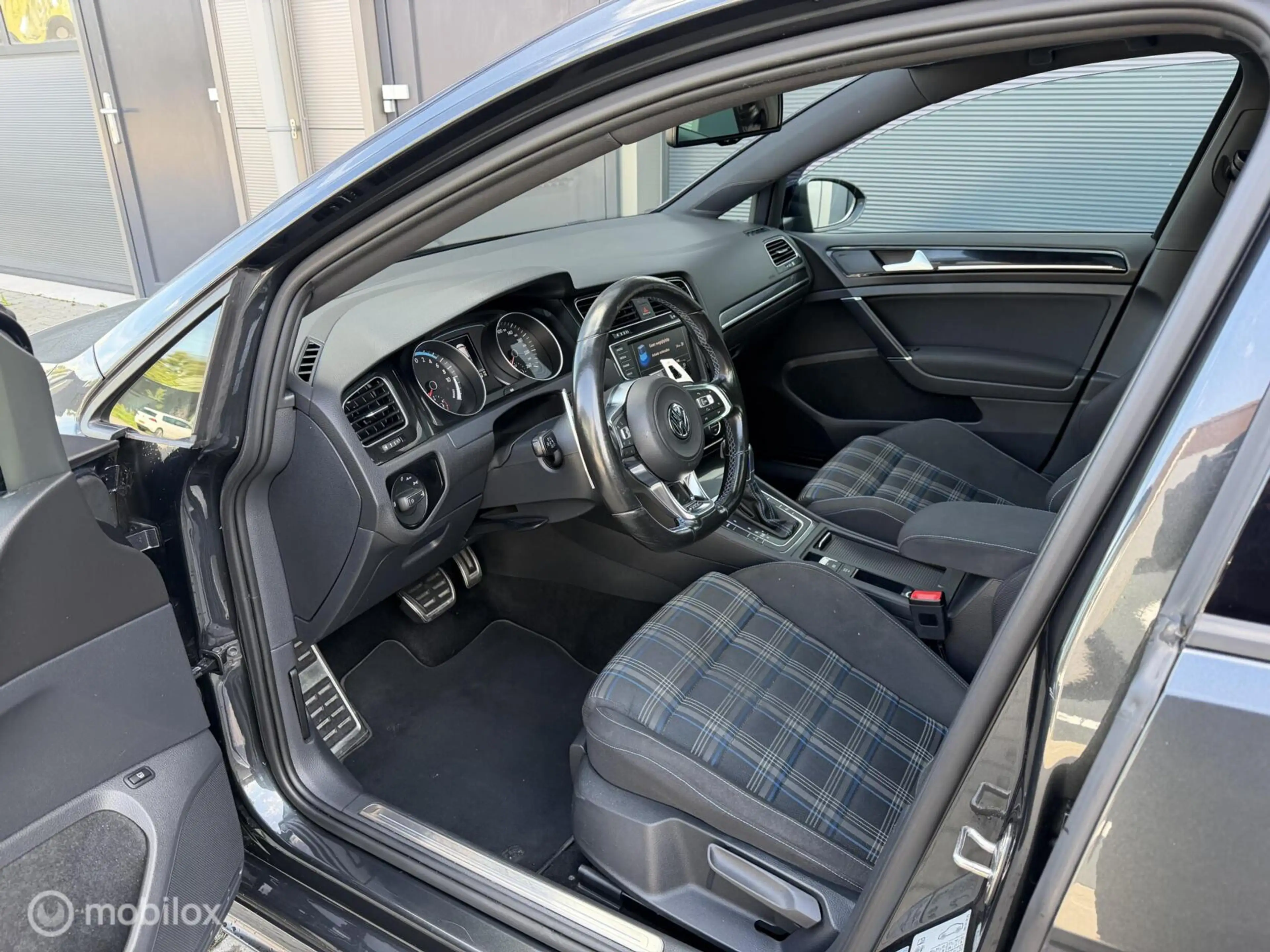 Volkswagen Golf GTE 1.4 TSI DSG|PANO|ADAPTIVE|KEYLESS|VOL — photo 8