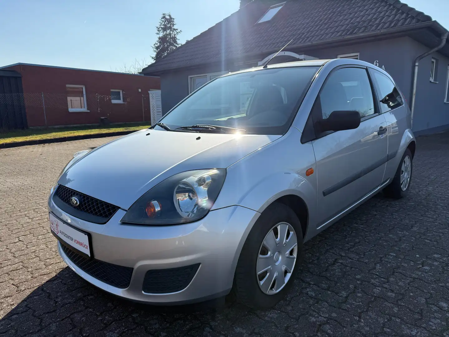 Ford Fiesta Fun X*TÜV/HU NEU*INSPEKTION/ÖL SERVICE NEU* Silber - 2