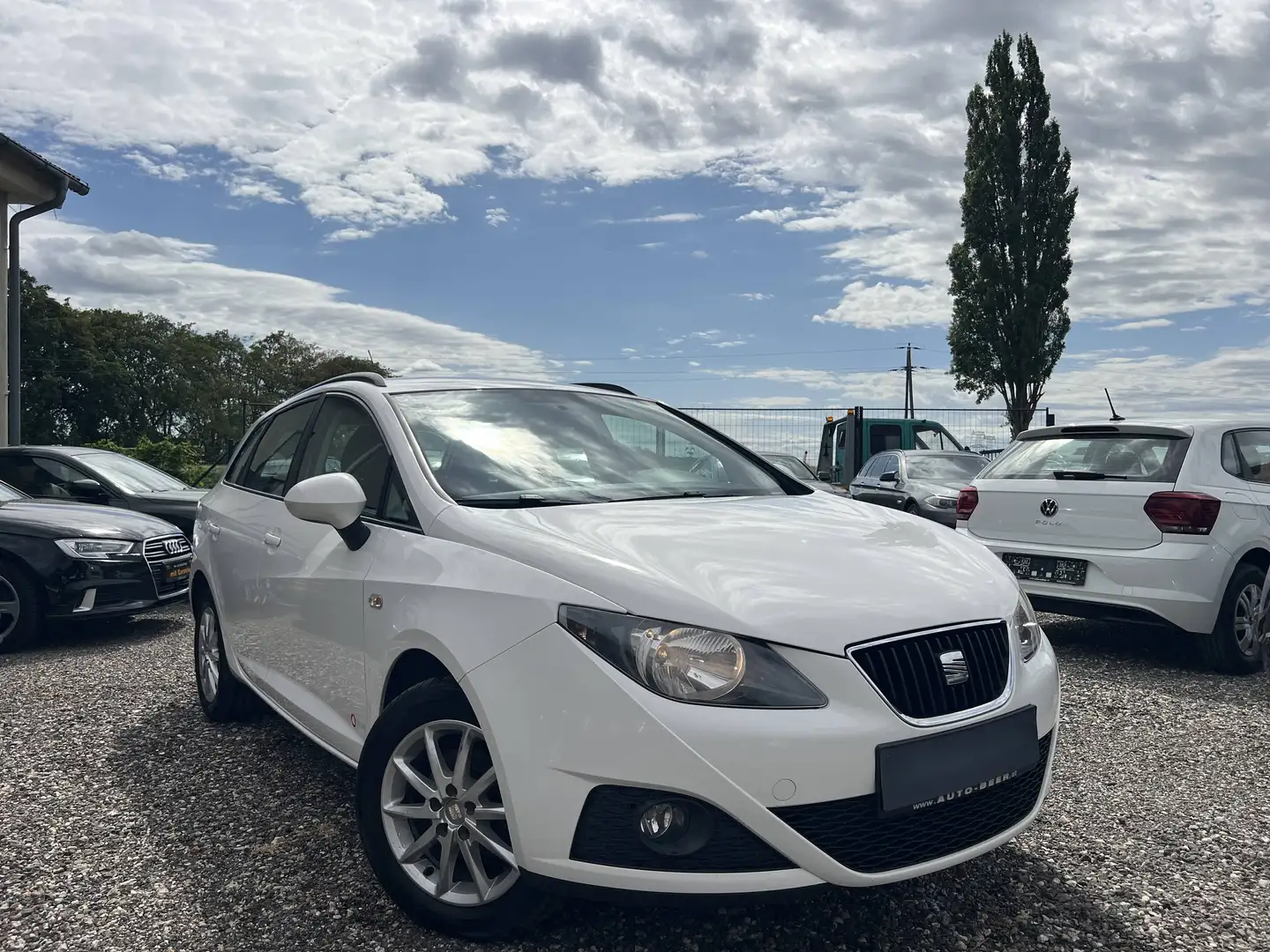 SEAT Ibiza Reference Weiß - 1