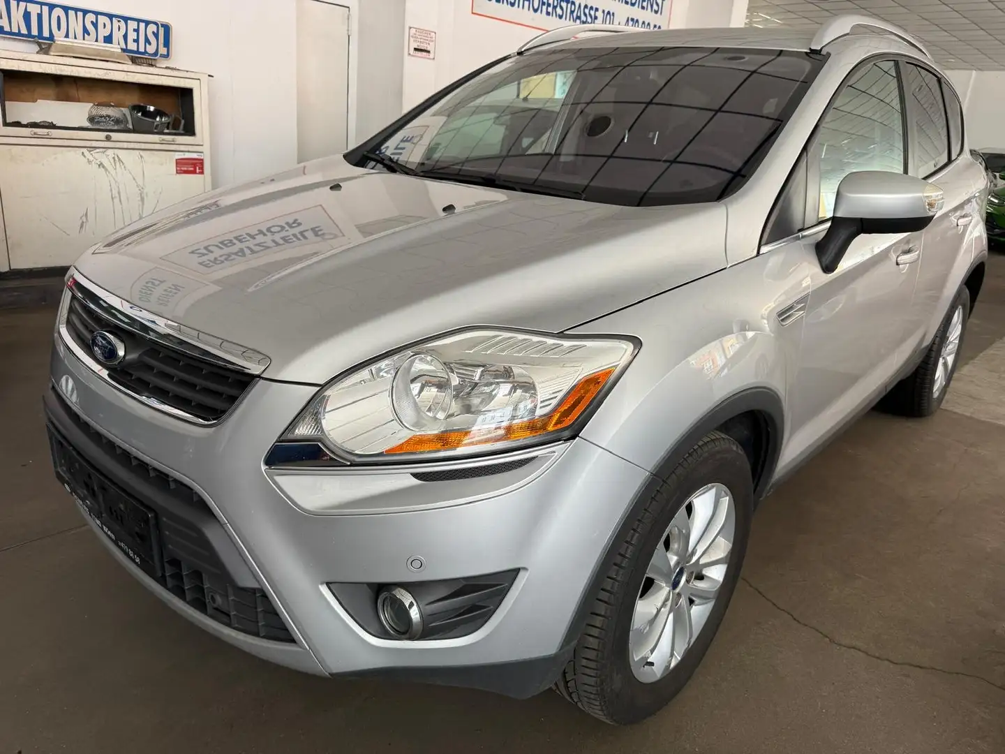 Ford Kuga 2,0 Titanium 4x4 TDCI DPF Aut. Argent - 1