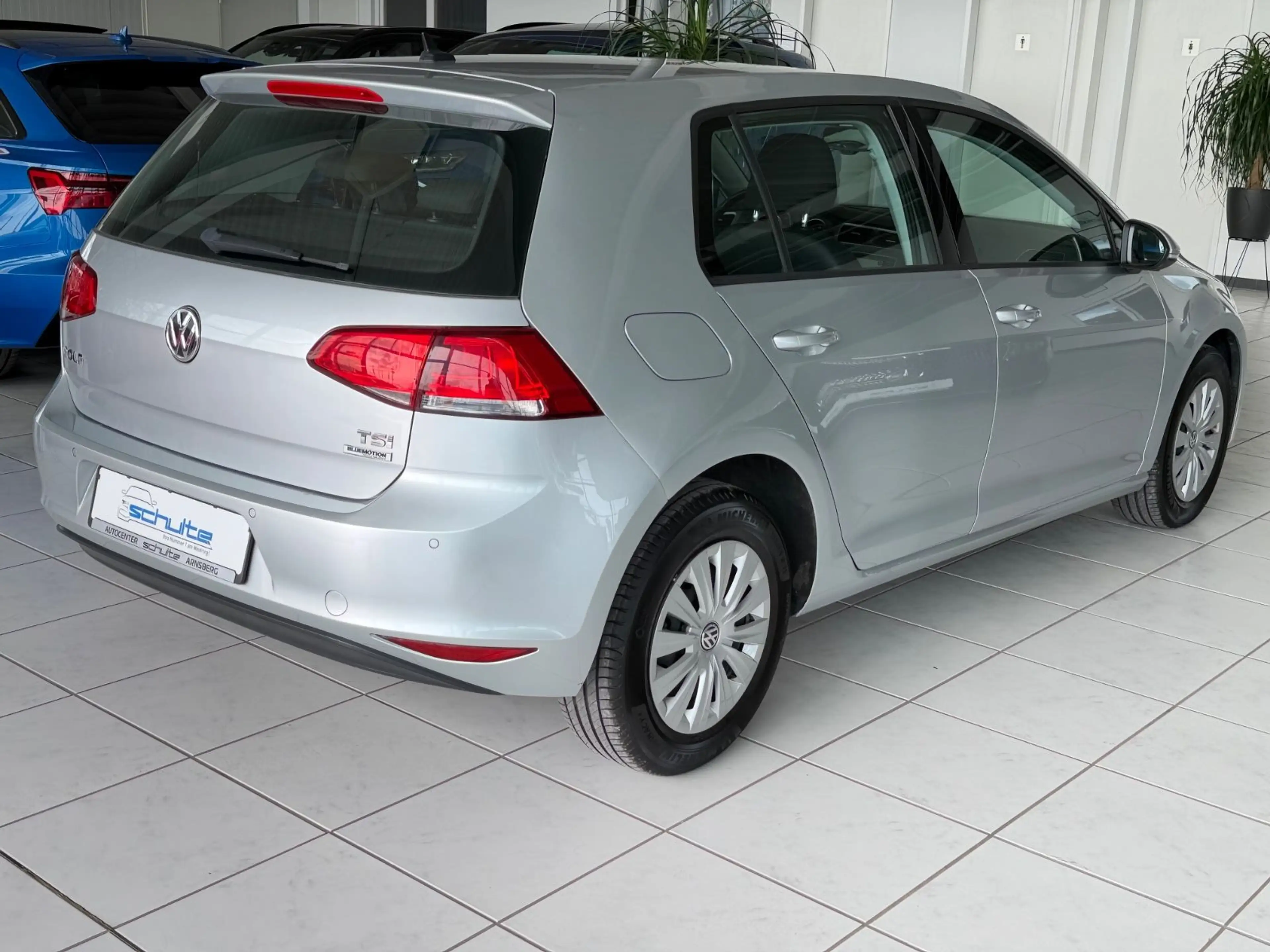 Volkswagen Golf VII Trendline PDC**Navi*Sitzheizung*BT — photo 3