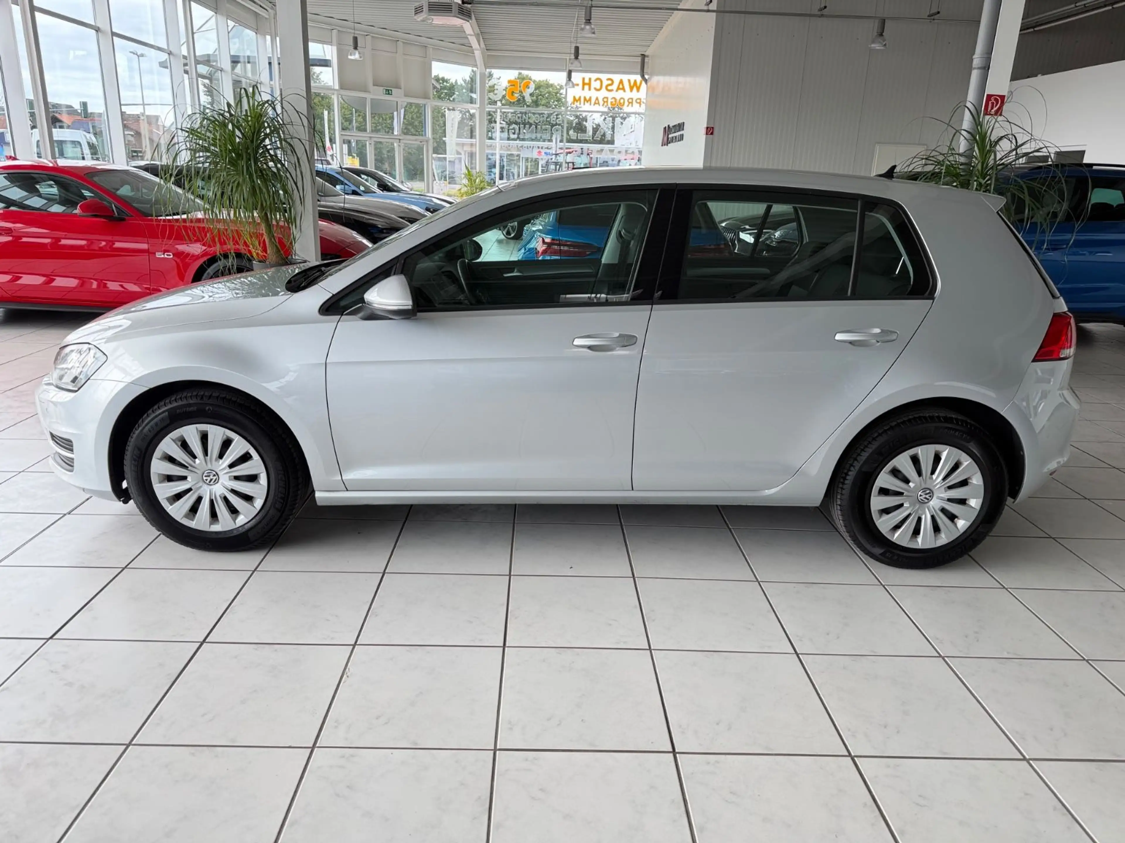 Volkswagen Golf VII Trendline PDC**Navi*Sitzheizung*BT — photo 8