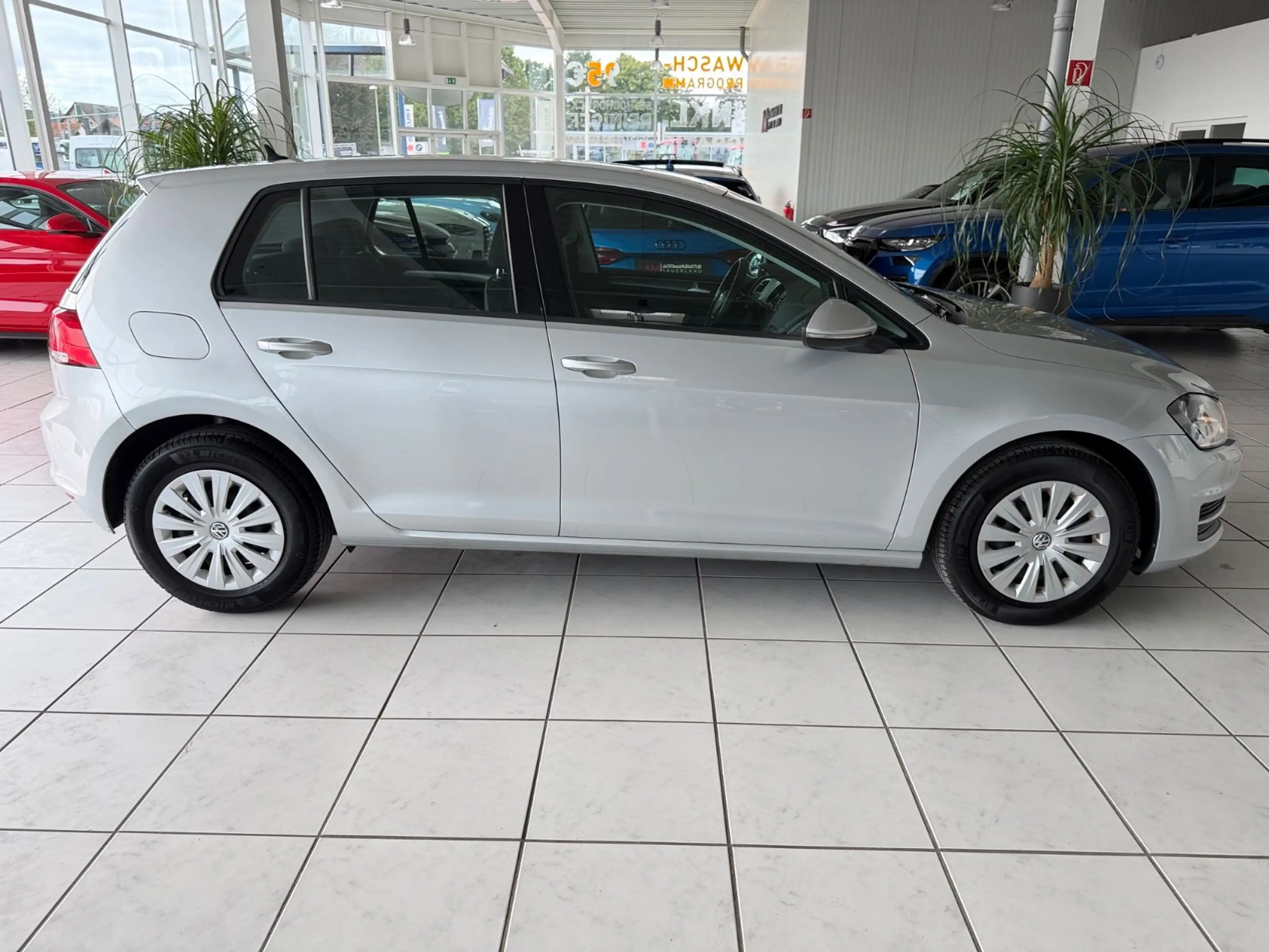 Volkswagen Golf VII Trendline PDC**Navi*Sitzheizung*BT — photo 5