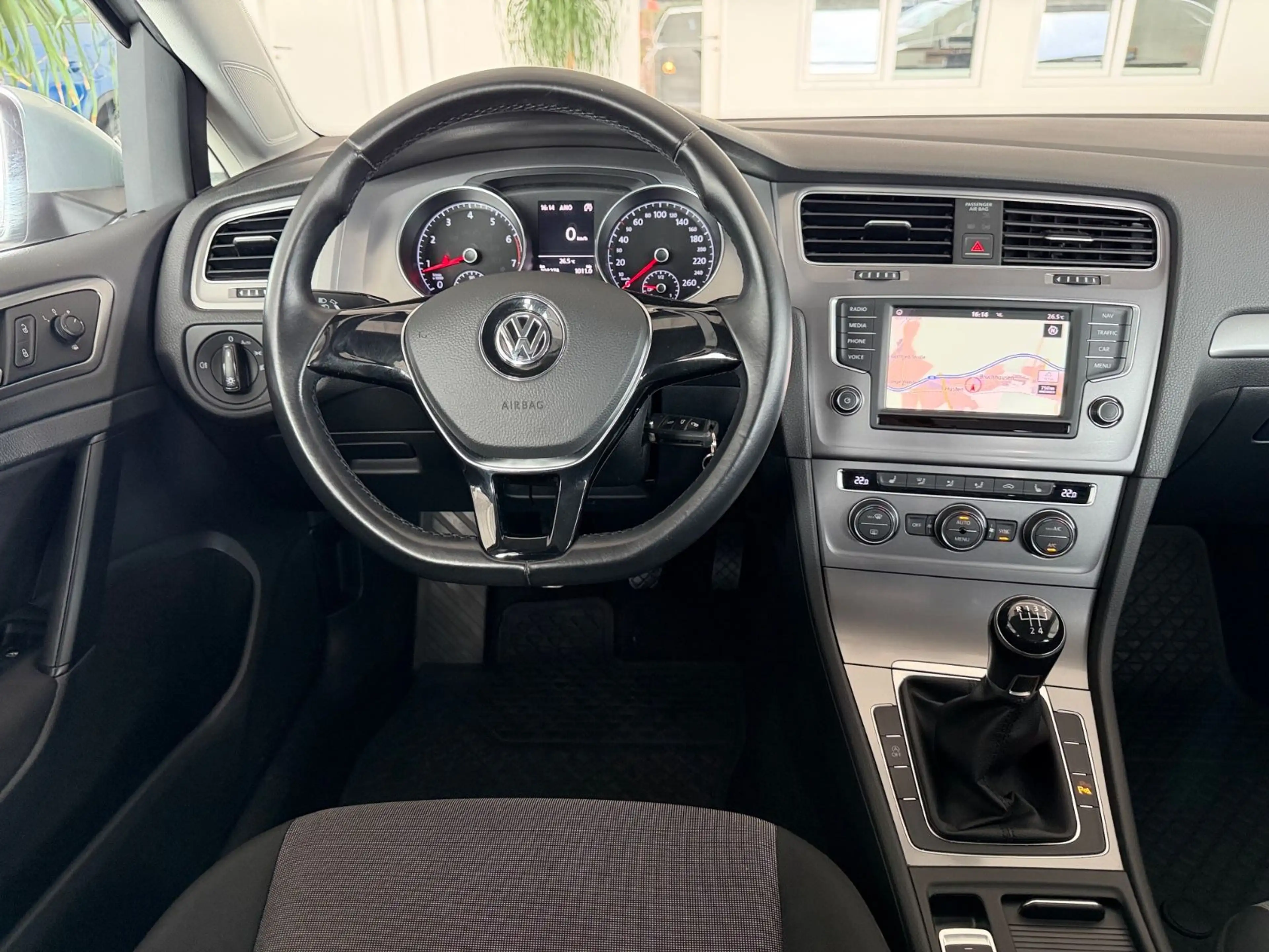 Volkswagen Golf VII Trendline PDC**Navi*Sitzheizung*BT — photo 9