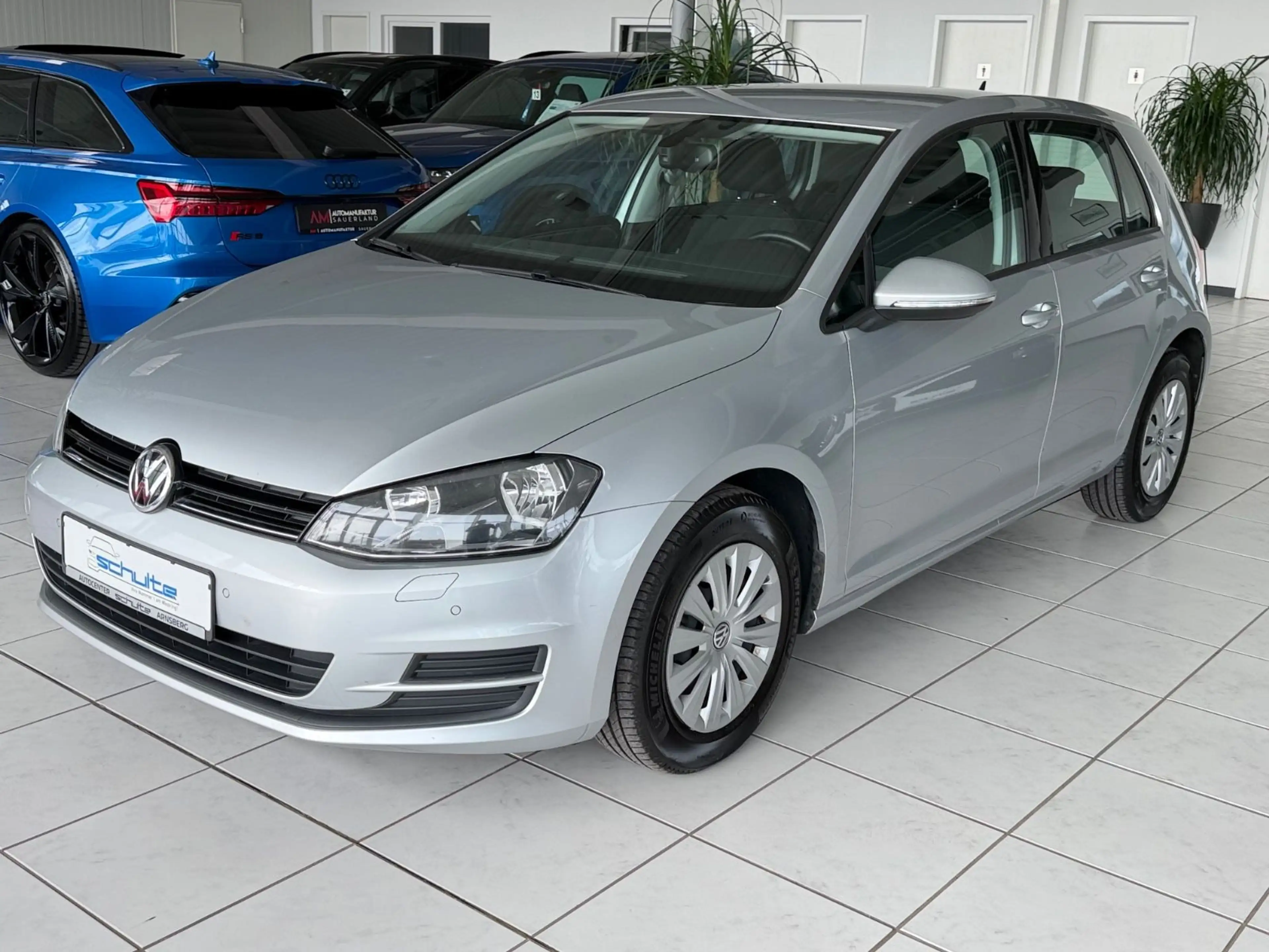 Volkswagen Golf VII Trendline PDC**Navi*Sitzheizung*BT