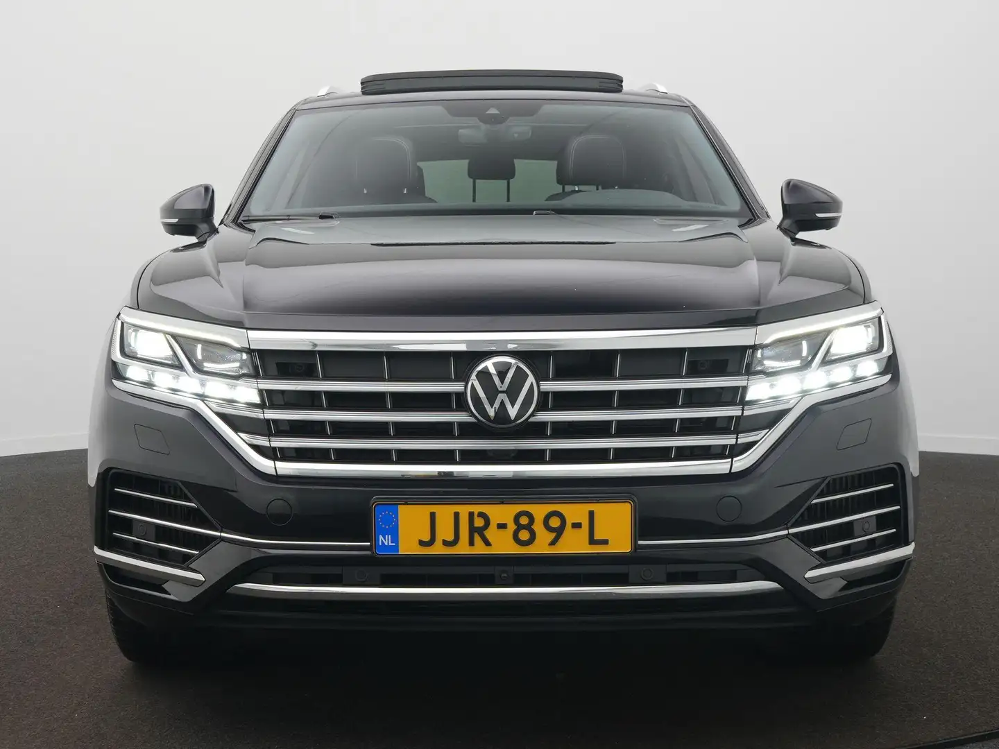 Volkswagen Touareg 3.0 TSi eHybrid 4MOTION | Luchtvering | 360 Camera Zwart - 2