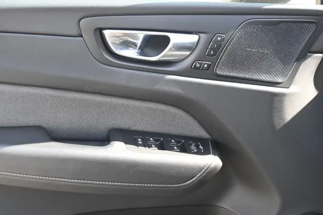 Volvo XC60 view 11