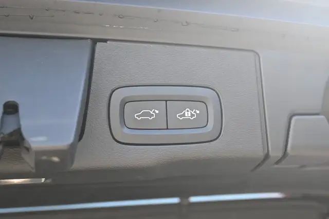 Volvo XC60 view 9