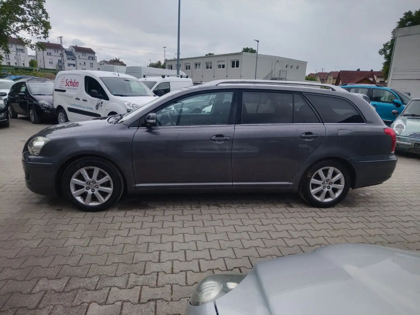Toyota Avensis Kombi 2.0 Edition+1.HAND+NAVI+AHK+KLIMA Grau - 2