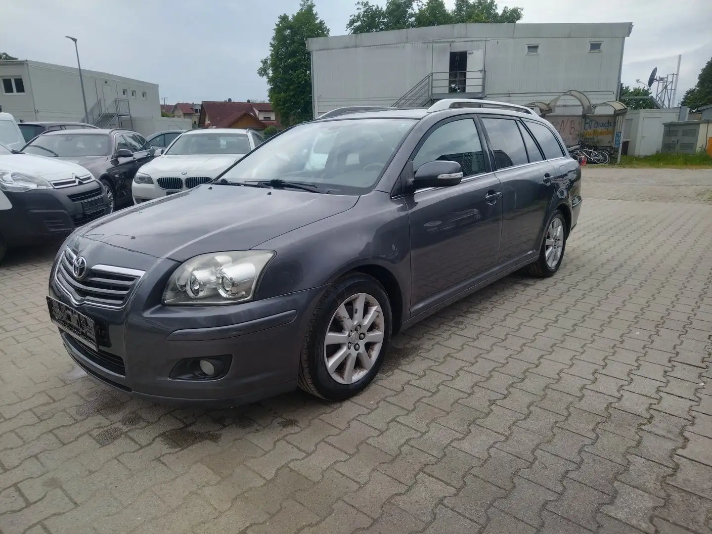 Toyota Avensis Kombi 2.0 Edition+1.HAND+NAVI+AHK+KLIMA Grau - 1