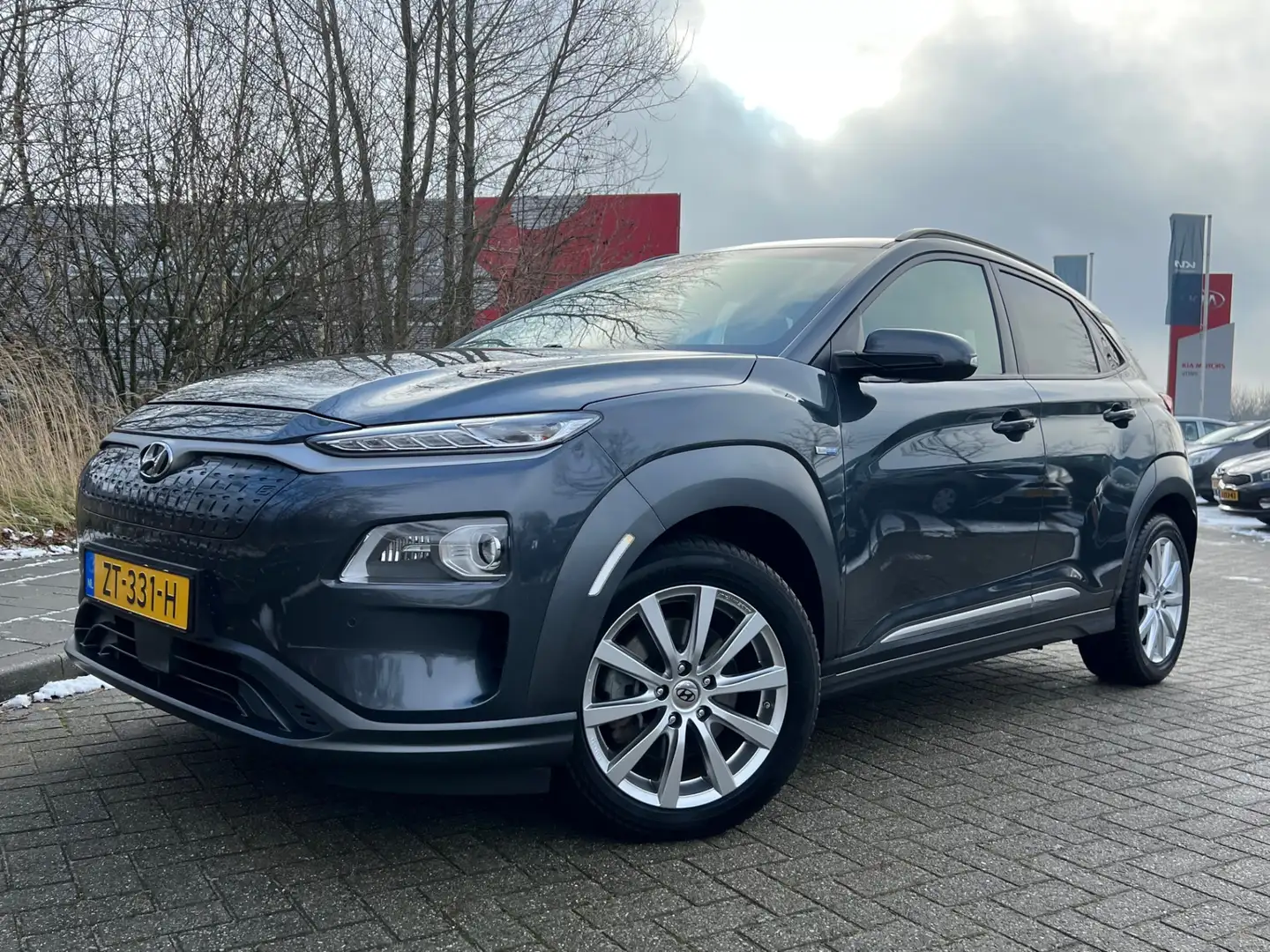 Hyundai KONA EV Premium 64 kWh | Leer | Cruise | Climate | Info Grijs - 2