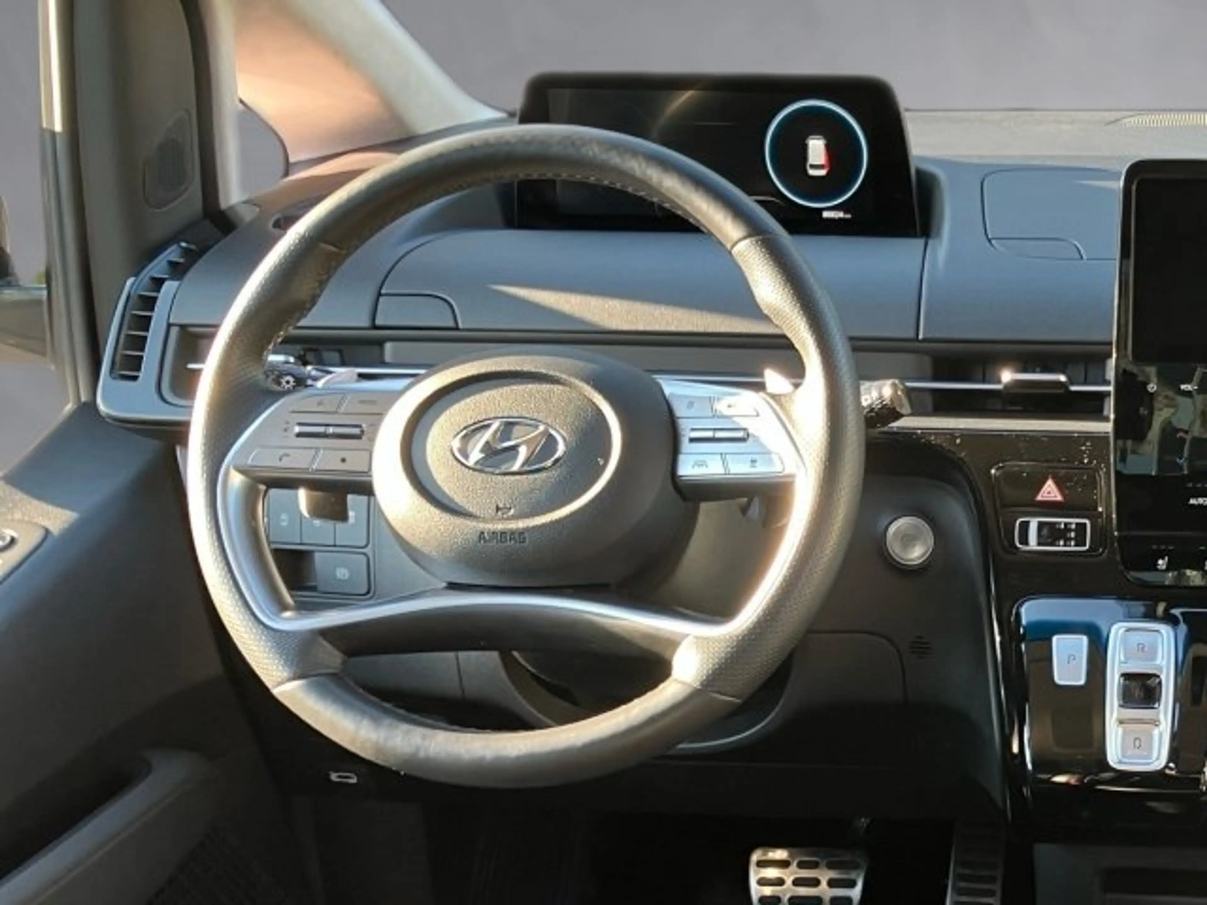 Hyundai STARIA Bus Luxury Li — photo 9