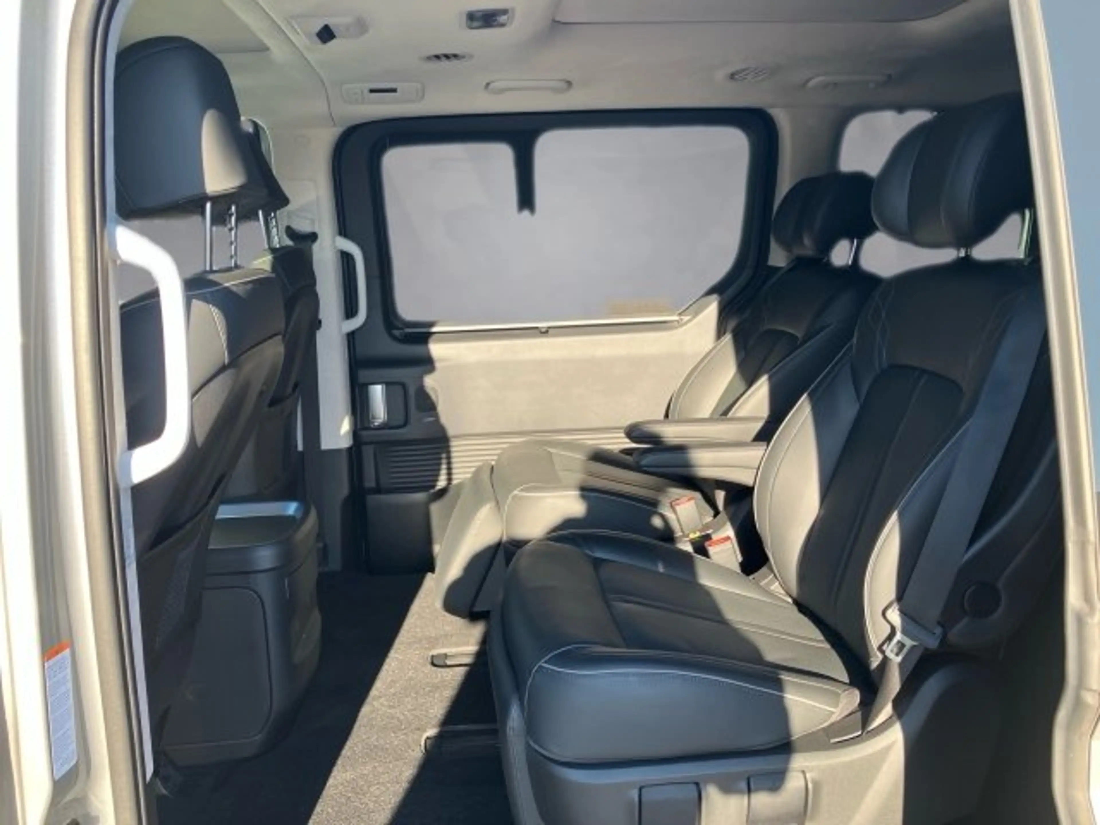 Hyundai STARIA Bus Luxury Li — photo 11