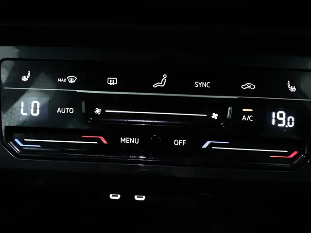 Volkswagen Tiguan view 12