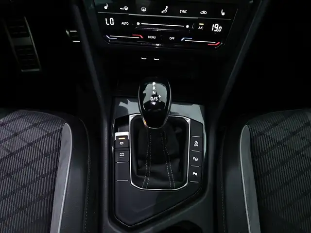Volkswagen Tiguan view 13